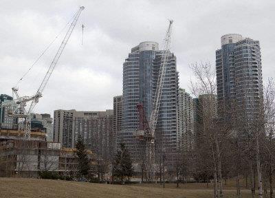 4月的建筑许可证总值跃升10.5%，显示加拿大房地产市场生命力强劲。 (加通社)</p></p></p>
<p><p><p>