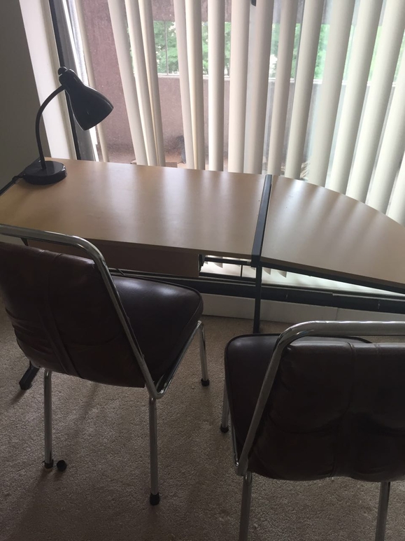 台灯＋另一半书桌＋凳子